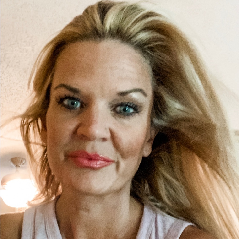 Meet your Posher, Angela